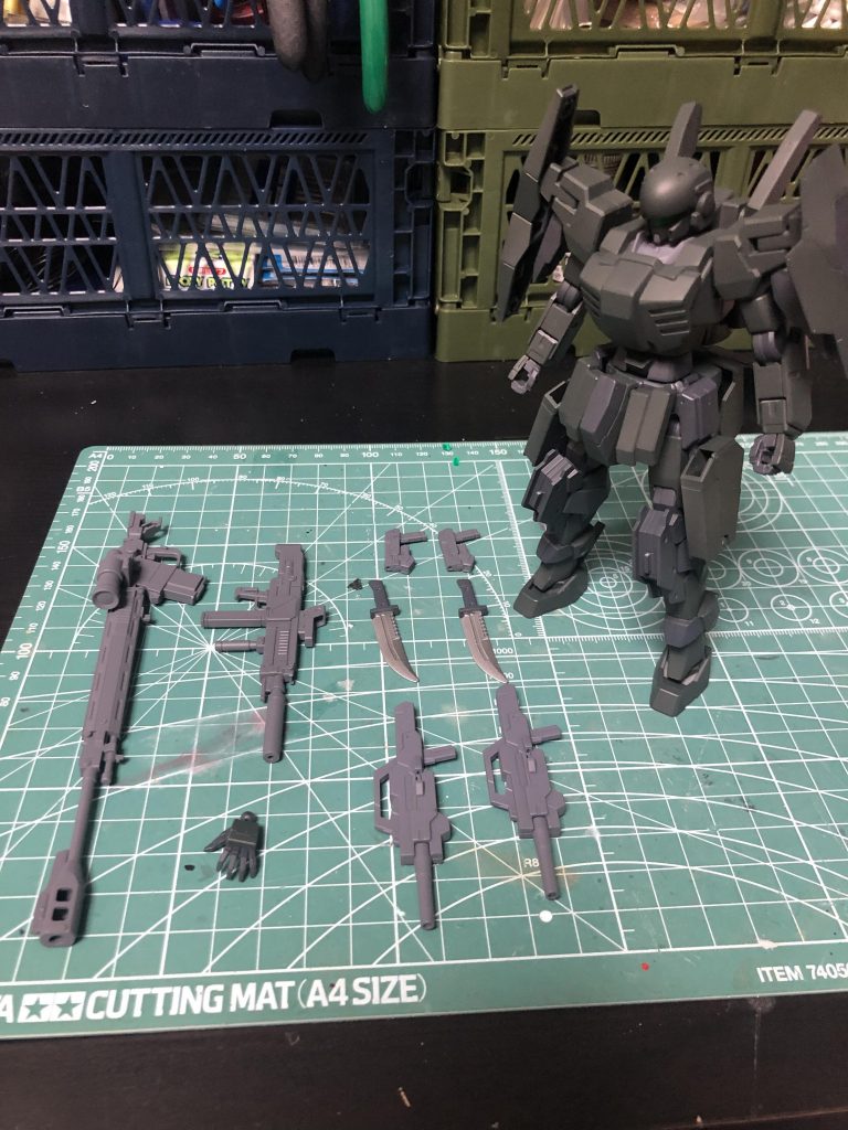 武装。
それぞれ模型店でパーツ購入したものをまんま使用。
ザクの対艦ライフルとゼーズールのナイフ、ジェスタのライフルを購入。あとはケルディムサーガのものを使用。
で、合ってるはず。
当然1機しか作ってません。
簡単ですが以上でーす。
是非他の作品もご覧下さい。
最後までご覧頂きありがとうございまーすm(_ _)m