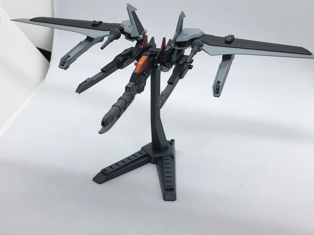 フルバースト形態。本機に装備されている火器を全て正面に向けた形態。高い火力を誇るが安定性が悪く命中精度が低いため3形態の中でもっとも扱いが難しい。