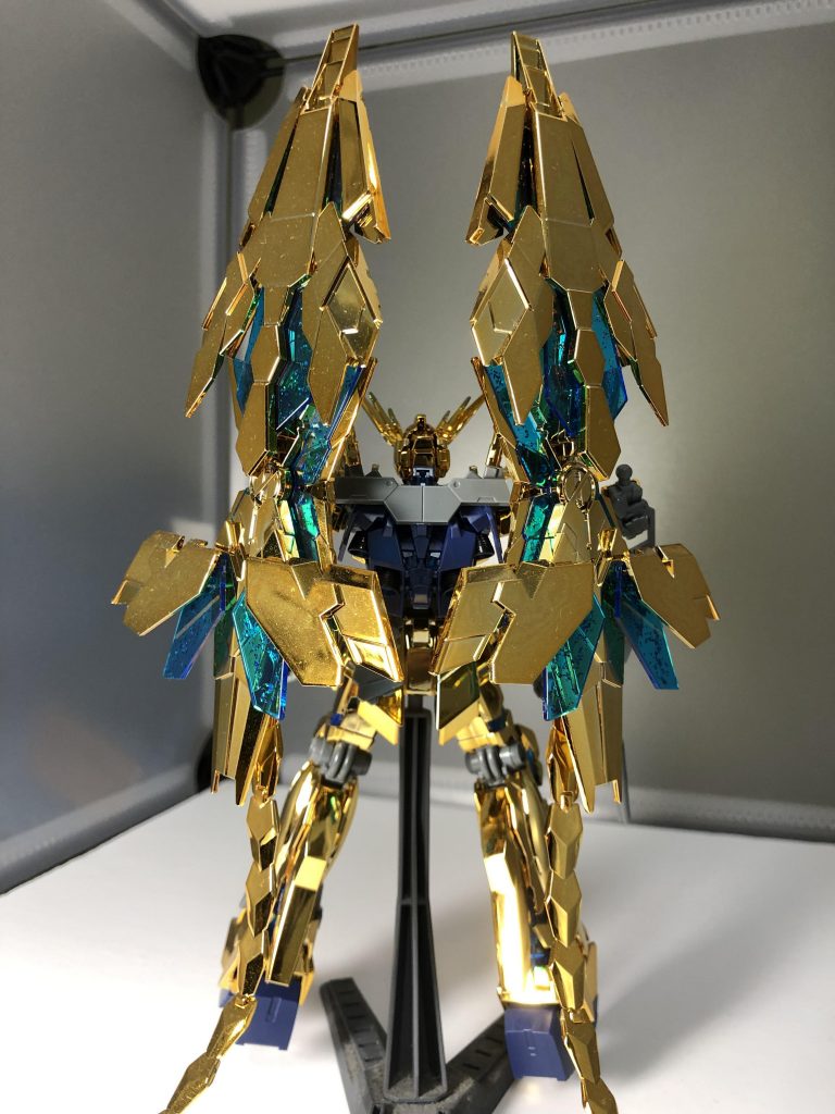 後ろ姿
シールドがカッコいいです！