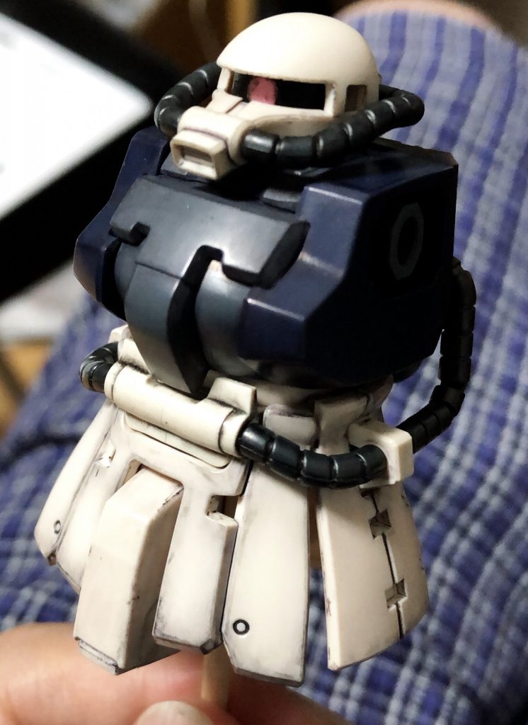 リアルタッチマーカーは皆さんのように上手には使えませんが、溝でないマイナスモールドのスミ入れというか影の表現には有用でした。動力パイプは塗りつぶしてフキフキすると良い感じの色合いになりました。