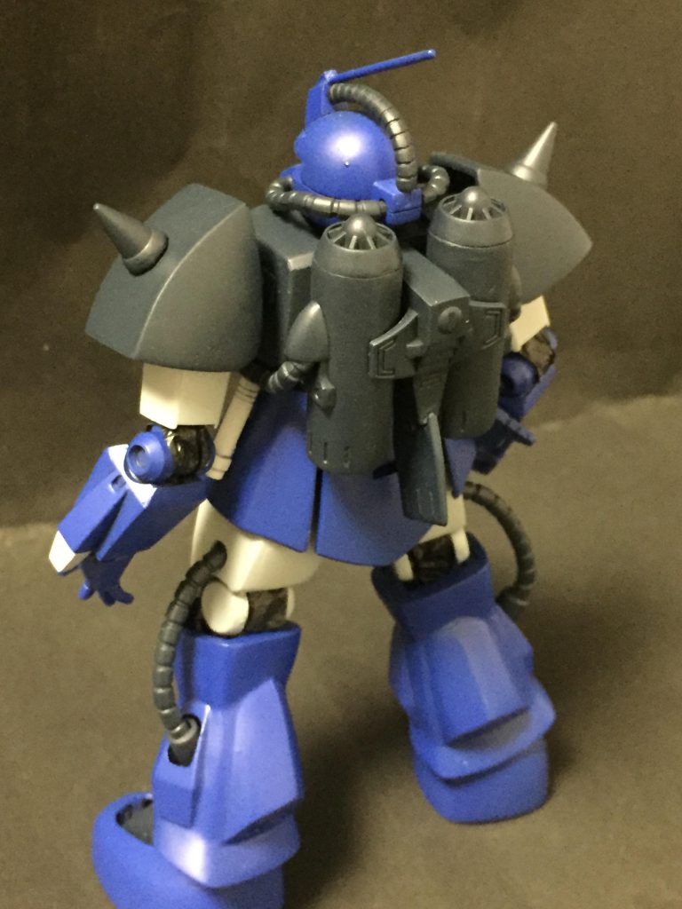 関節には黒いゴミ袋を切って短冊にしたものを関節に詰めて防水的な。