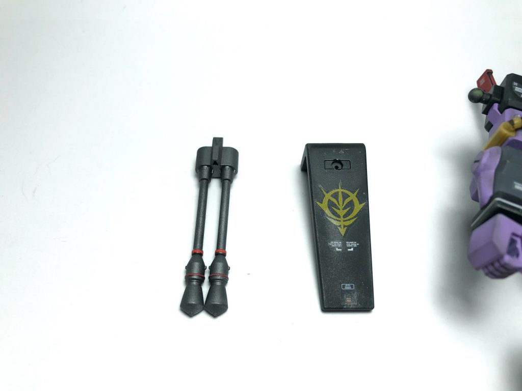 カスタマイズキャンペーン品のビームランチャーはビームランチャーかGGガス弾の選択組み立てなので余ったGGガス弾はショルダーシールドとGGガス弾基部に穴開けて取り付け。繋ぎはランナーパーツ。
ランナーパーツはプラ棒として大活躍!