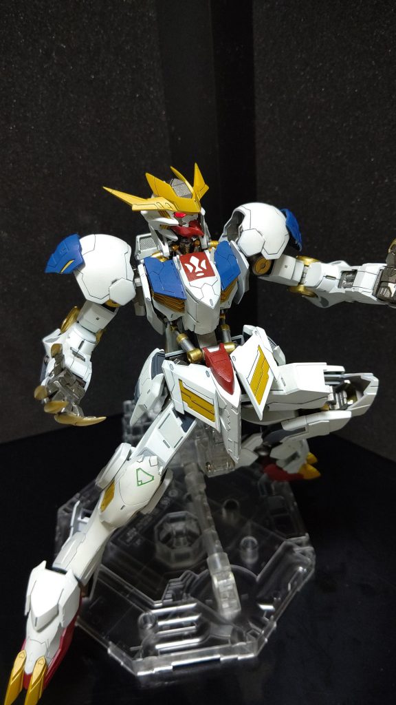 バルバトスの赤目…カッコイイですよね。