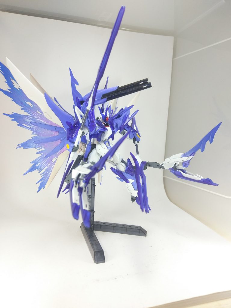 ここからは別アングルの画像が続きます。
このときの羽根の感じがとても好きです!さりげなく羽根の中心側がクリアピンクなのが良いです!