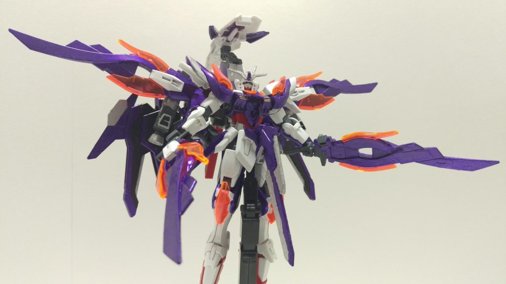 エクストラモード追加により、機体各部にクリアパーツを搭載することで機体形状に変更が加えられた。
ツインバスターライフルを装備することも考えられたが、ハイパーカレトヴォルッフを両手に装備してこそ、本性能を最大に発揮することができるため、デッドウエイトとなる装備として取り外された。