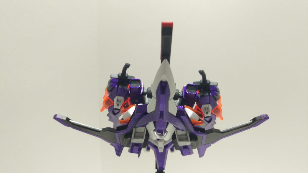 ネオバード形態
MA形態時に機体腹部を覆うようにバックパックを変形させることで、防御力と優れた空力特性による安定性の向上を手に入れることができた。
巡行形態としてのネオバード形態から、同じ高速機とのドッグファイトを行えるネオバード形態へと変わった。