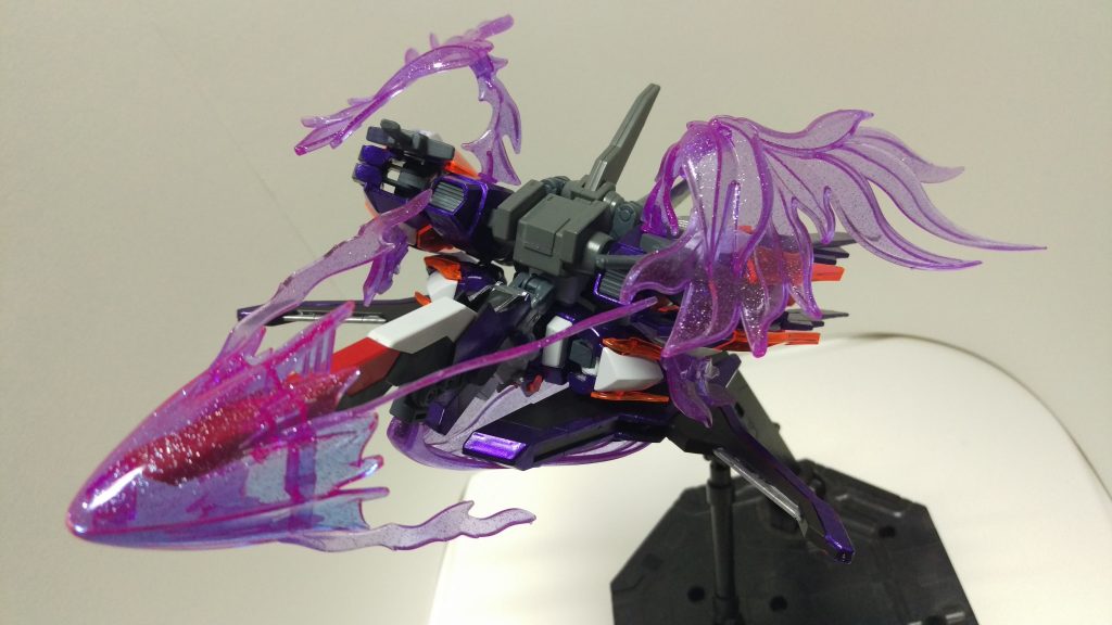 ネオバード形態突撃
エクストラモード発動時は機体そのものが突撃武器と変わる。
メルトダウン発動時はその速さと熱量から降り注ぐ流星の如く一撃は本機最大の攻撃力。