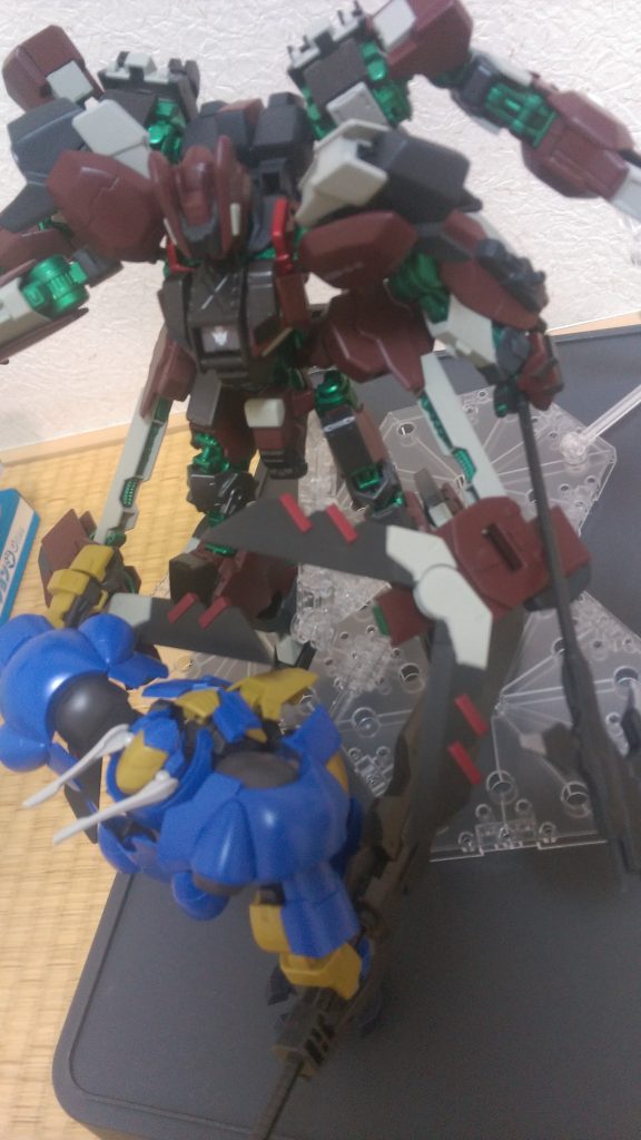 ふところに入った敵機を攻撃。