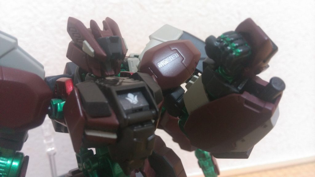 リベイクフルシティの腕に仕込まれていた大砲？も健在。
デカールを使ったのは今回初めて。良いものですね(´ー`)