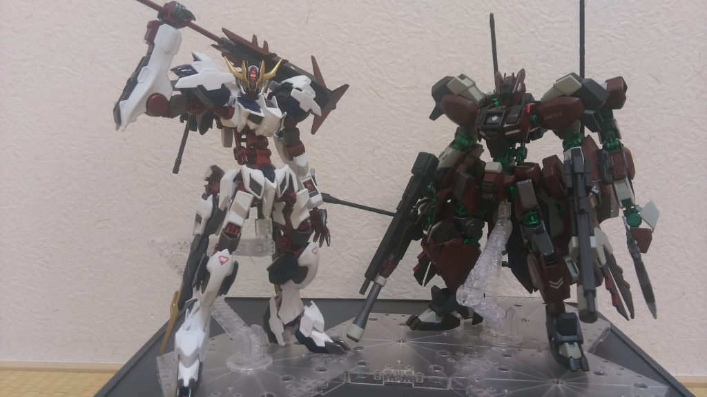 前作のバルバトスと。