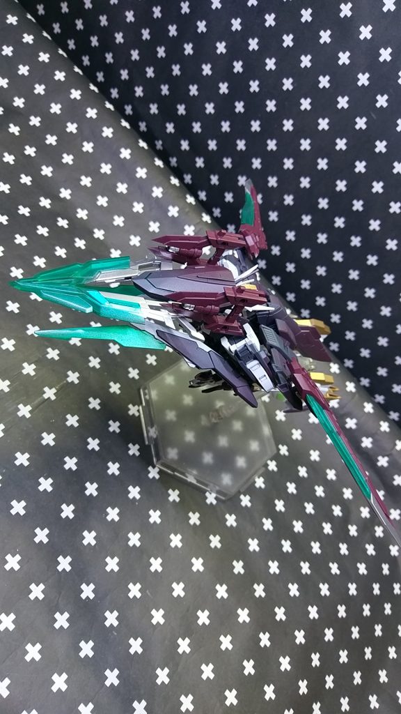 MA形態。

マグナムの可変機構を丸々使用したので差し替えなしで可変できます。
機首部分はエグゼニスウイングのものを使用しました。
あとはクリアパーツを着けて機体ごと突っ込む突撃形態に。