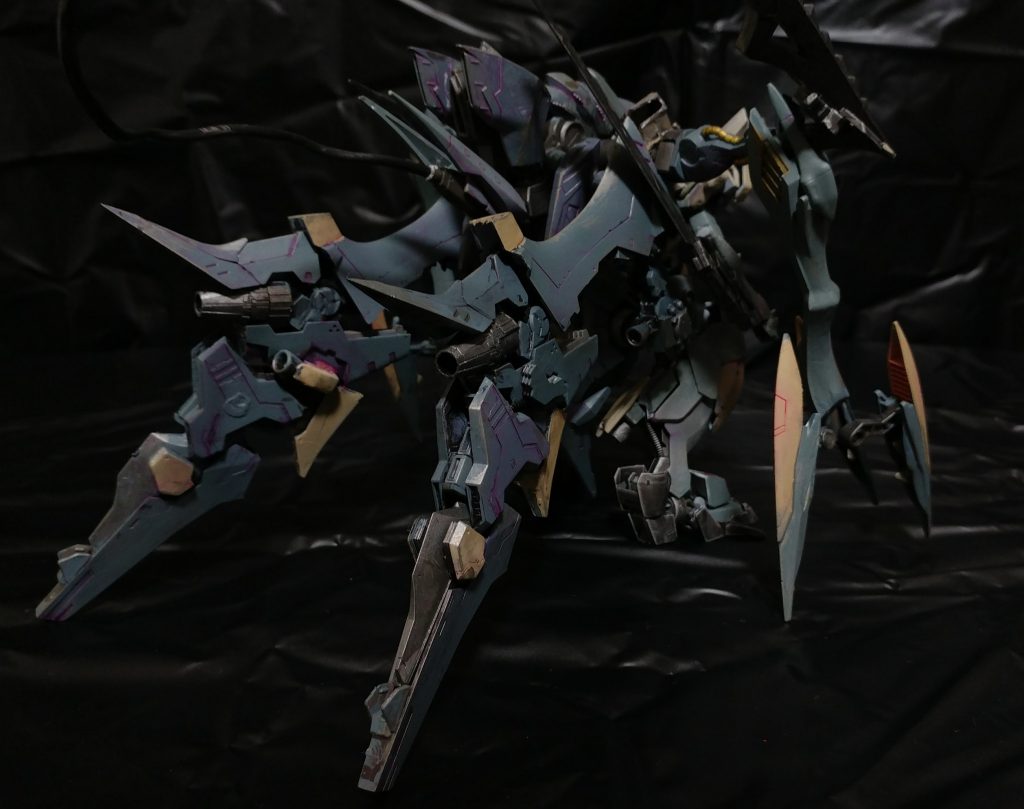 バックショット。
6本脚機体を支えます。