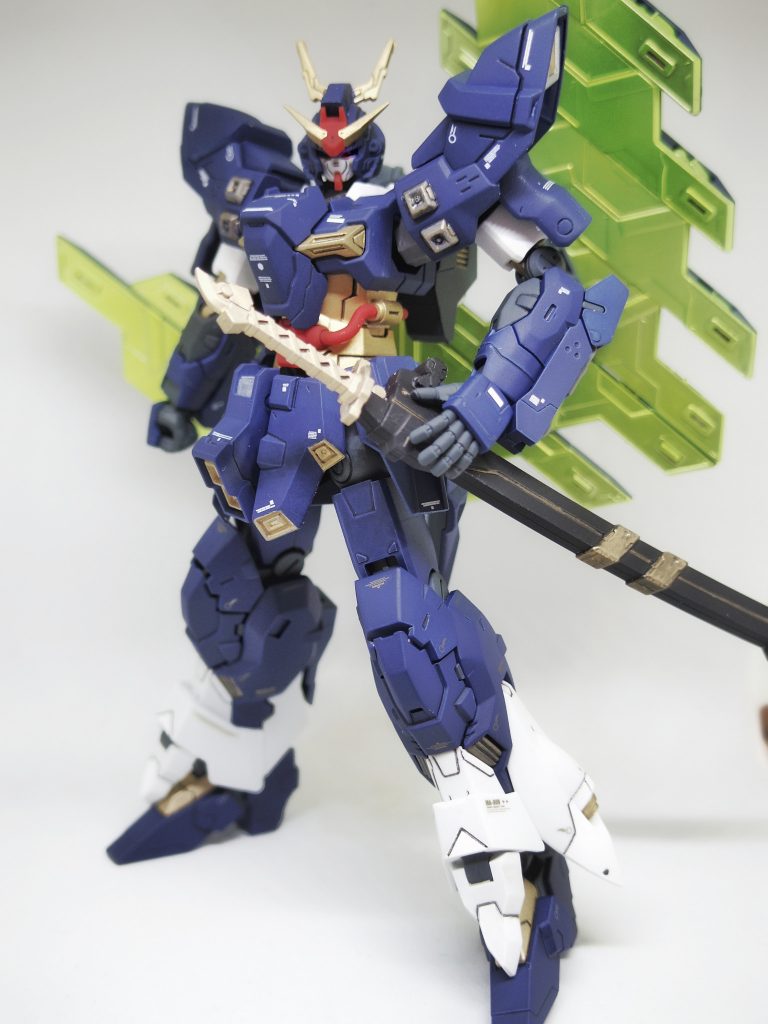 ムーンガンダムに刀装備して、色変えただけなんですけどね。