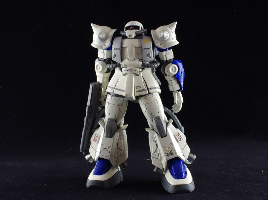 白塗装のベースにクレオス8番の銀色を使ったところ、塗装ハゲができてしまい、一部そのままにしています。