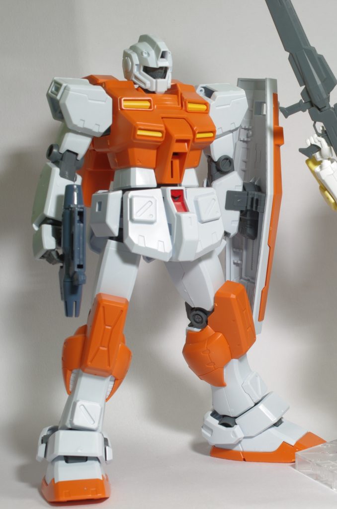 キットでは胴体と首が短く感じたので伸ばす方向で。