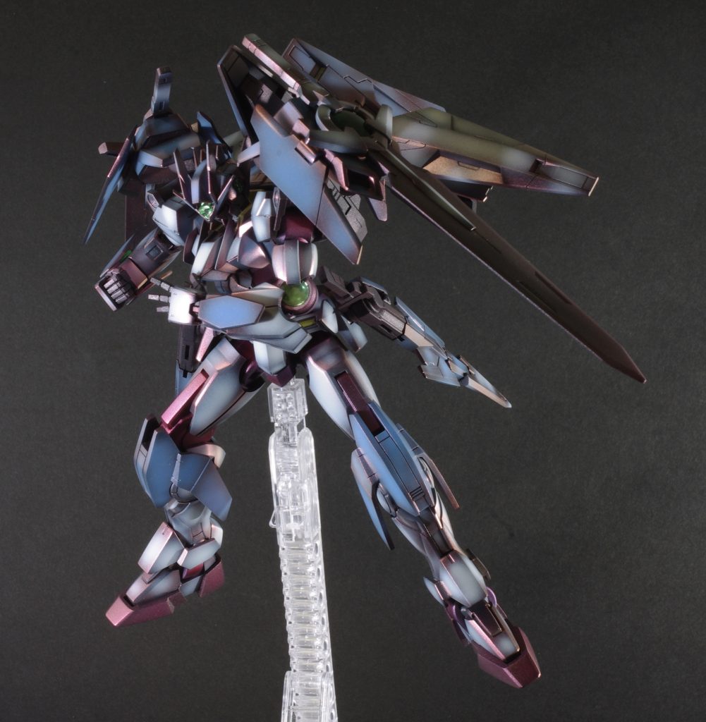 「トランザム！」光の当て方で表情が変わります。