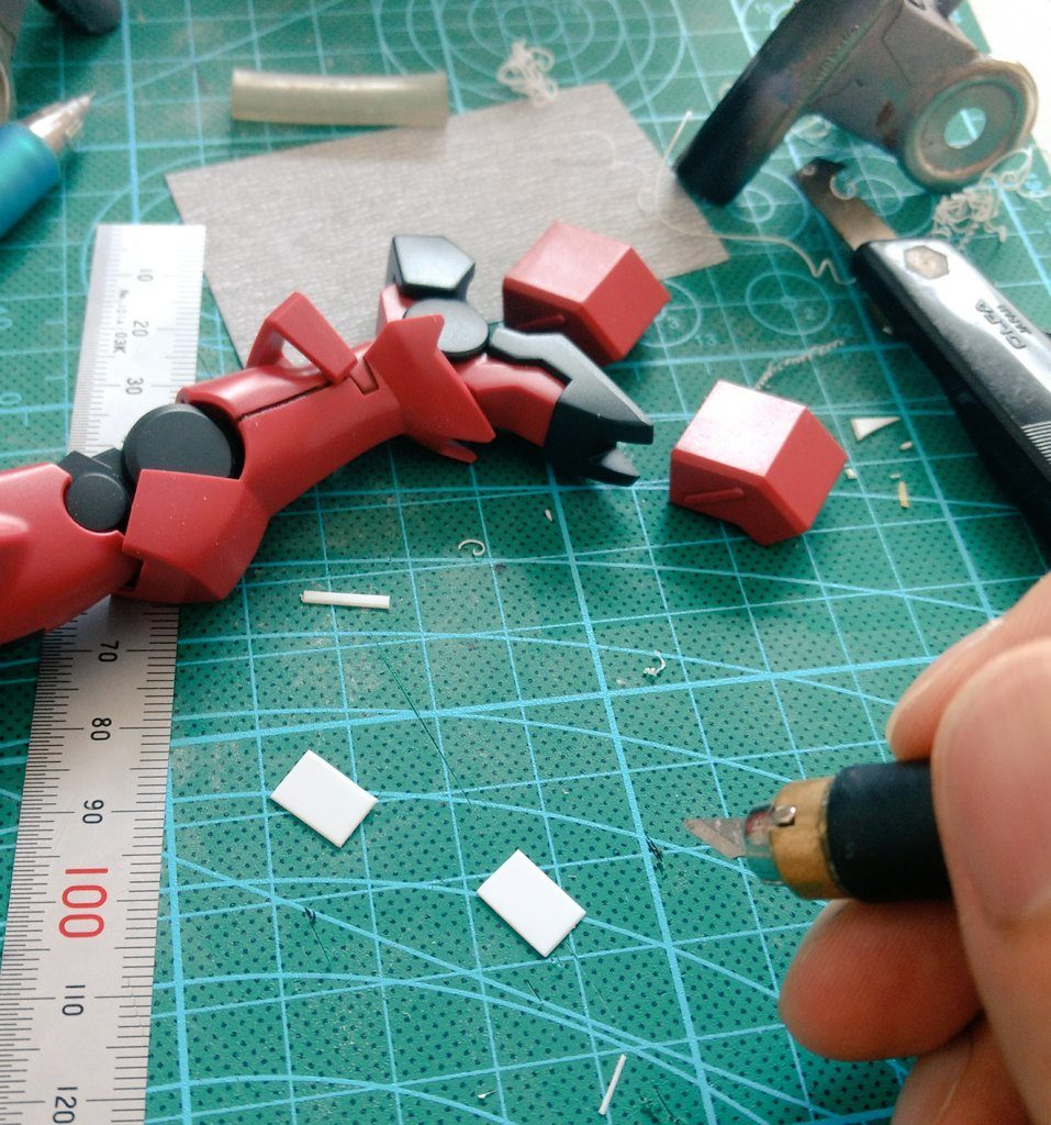 プラ板を適当に切って、各所ディテールアップ。（ちょっとだけね）