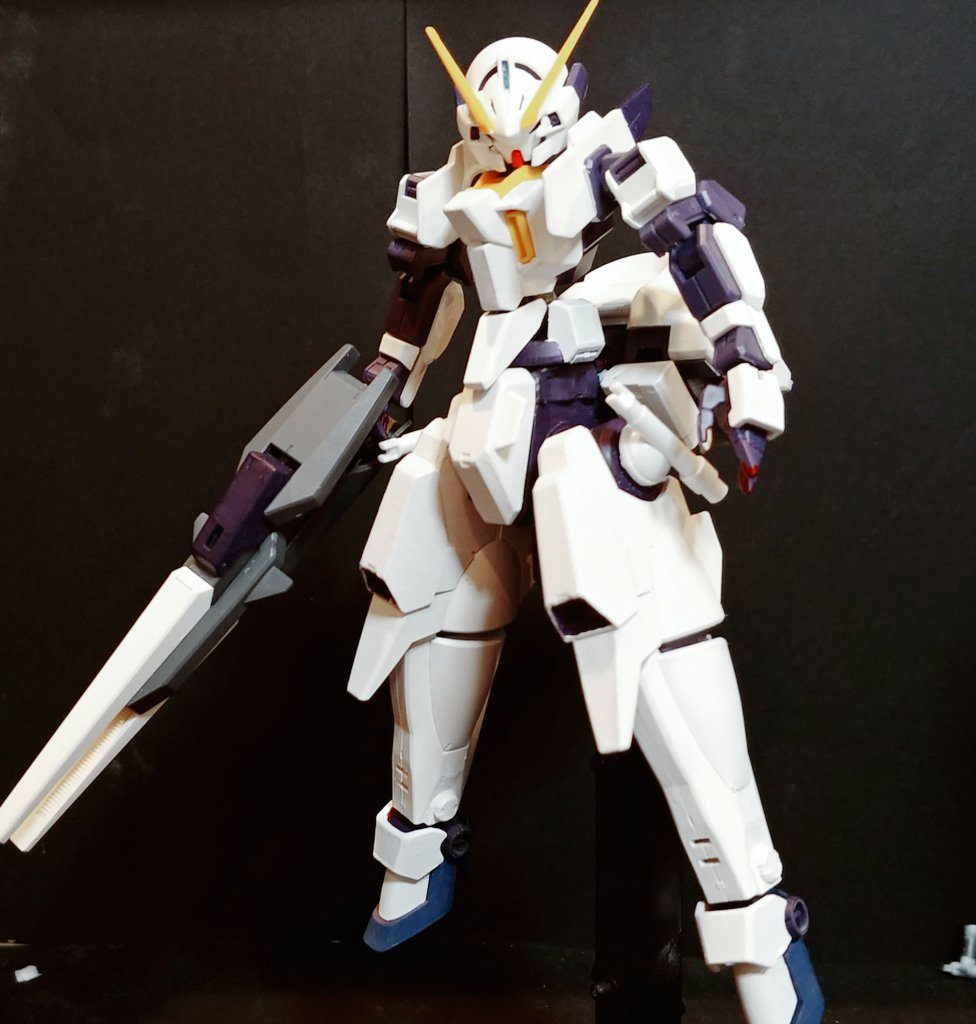 ブースターポッド装備。マスクはへの字が好みじゃなかったので削りました。ライフルは使い回し。腰のサーベルはネオジムで接続。