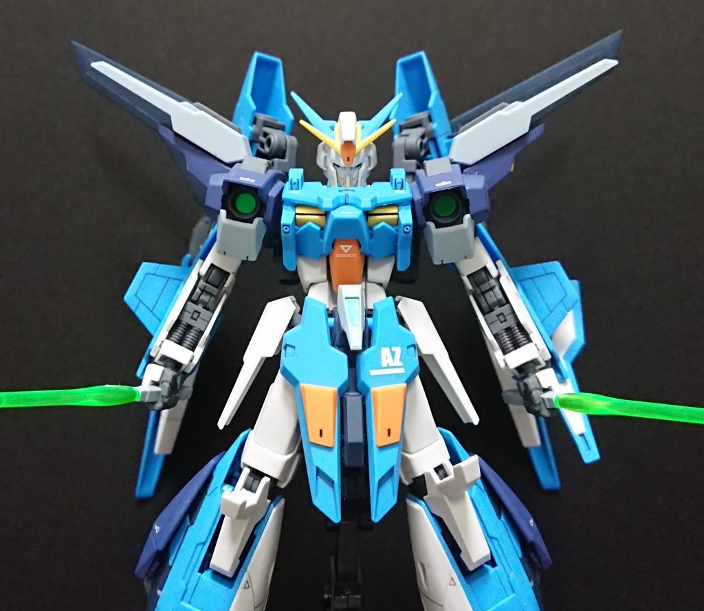 ライトニングのサイドアーマーを接続したのでビームサーベルx2も使用可能。
フロントアーマー等のデコレーションはA-Zの余剰パーツです。