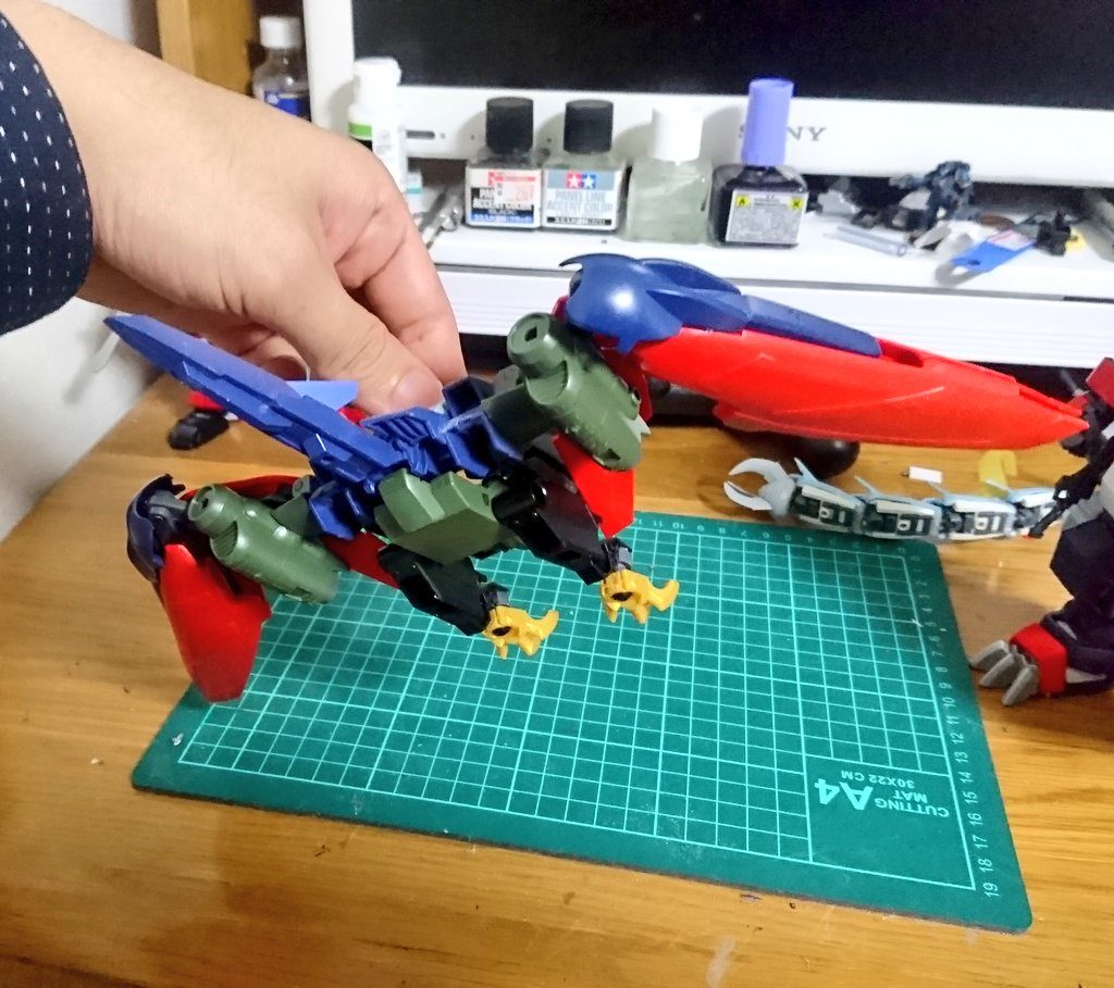 だいぶ今のシルエットに近くなった時。脚は真駆参大将軍から持ってきました。可動します。