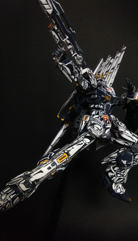 あ、こっちの方が良いかなぁ。カッコイイ。自画自賛。自立体自賛。
特に形状は手を加えてません。
細くしたいとこは黒く塗る!(←
素組+マッキーでワカメ影つけてーの、白マーカーでハイライト入れてーの。最後につや消しスプレー。お手軽。何がお手軽かって、準備が不要なので手の空いた時にササッと出来るのがオススメ。
立体塗り絵みたいな感じですねー☆