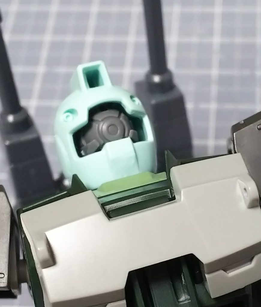 中破したジムを基にミキシングビルドされた機体