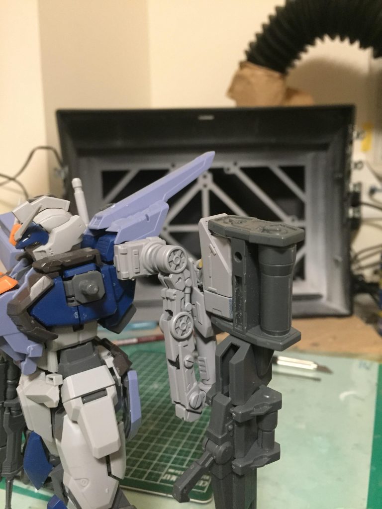 バズーカの懸架は画像のようになっております。アームはジャンクパーツにてこしらえました。