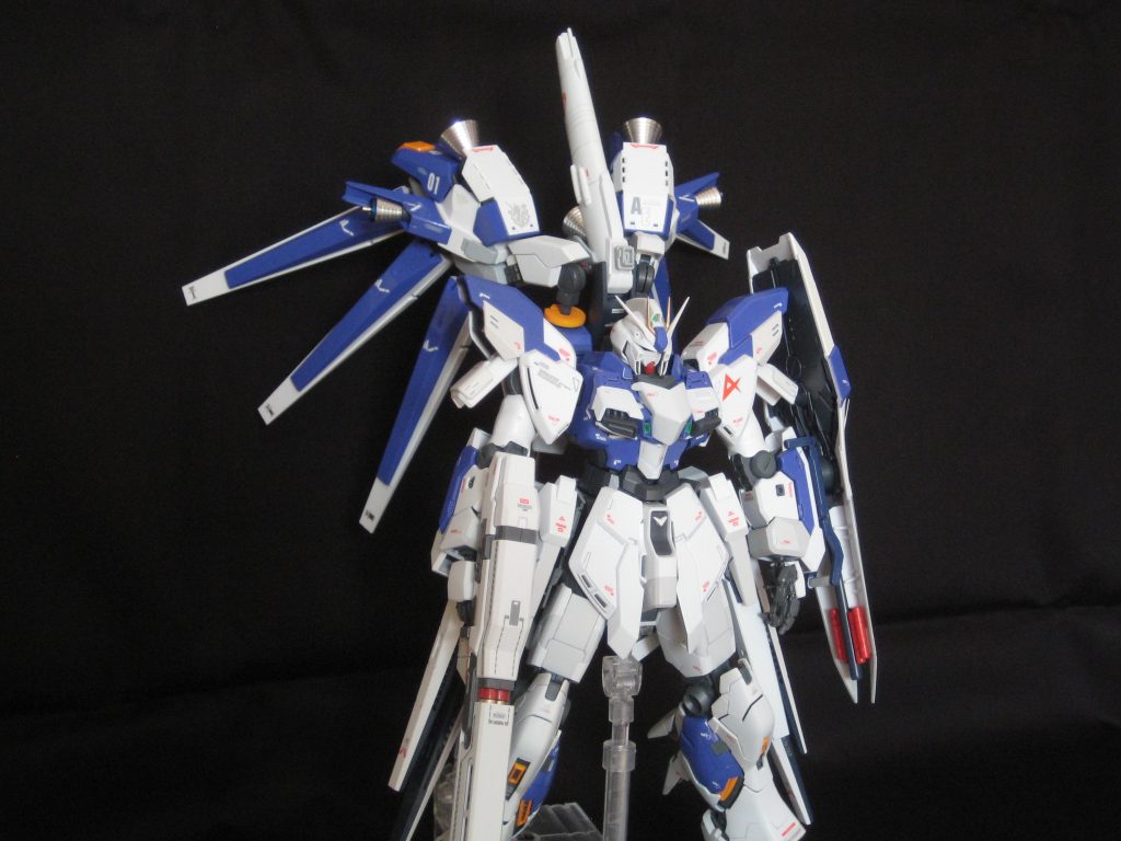 ファンネルコンテナは上下に可動します。