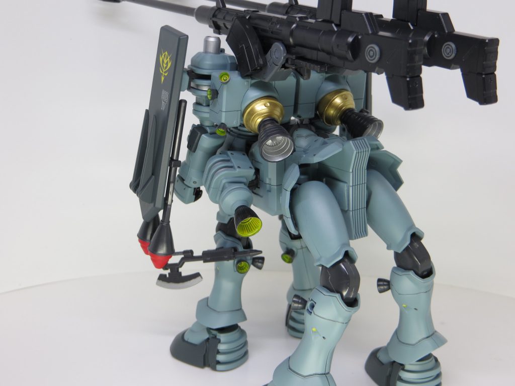 背面。大きな対艦ライフルと土星エンジン、それをしっかり支える馬脚が特徴。