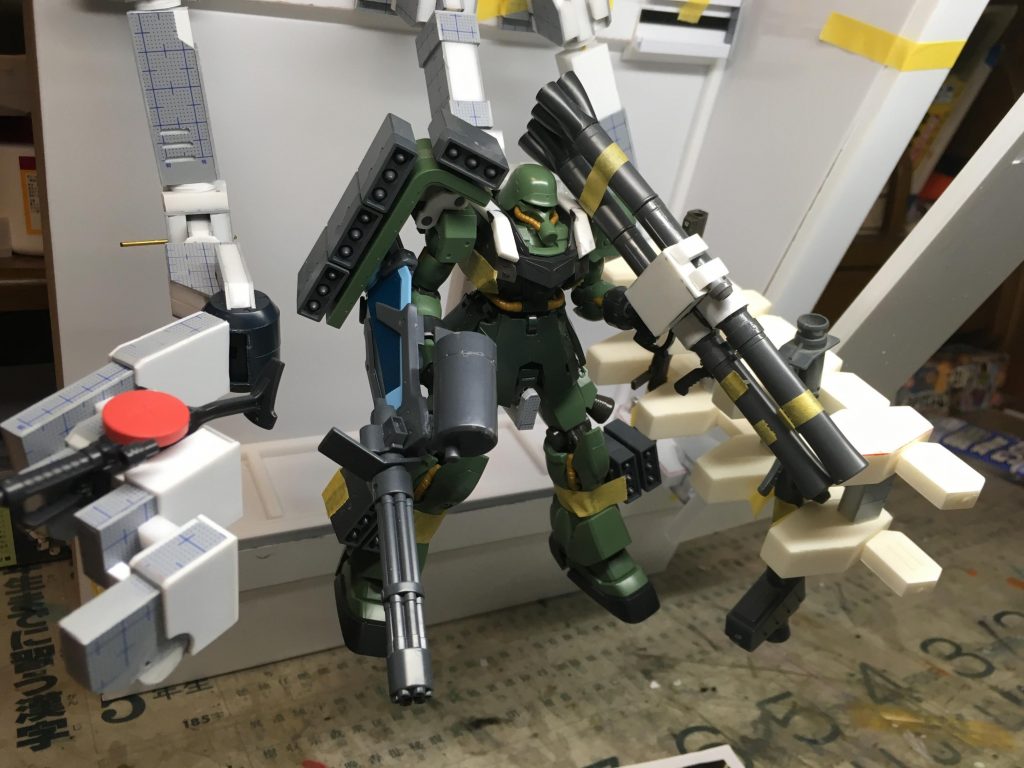 製作途中で組んだ状態です。大体白いです。