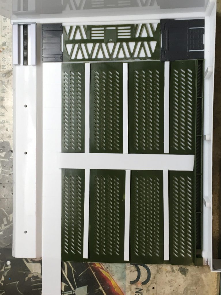 ベースの壁面は掻っ捌いたアルティメットコンテナを使用しています。