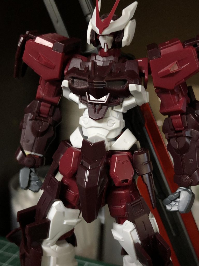 胸部はくり抜き頭はチンガードを外し顎を出してあとはジャンクパーツです