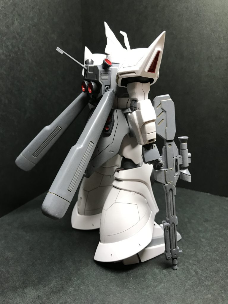 [素立ち　横後ろから]

ふくらはぎのスジボリに注目！