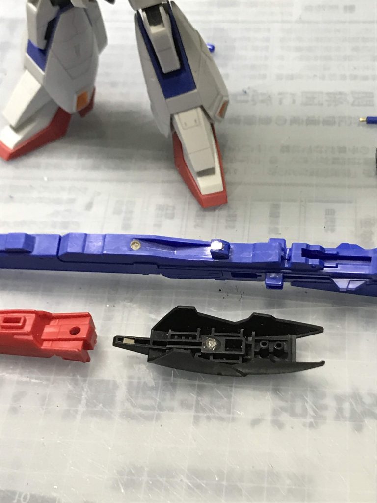 シールドとメガランチャーにネオジム磁石をセットしています。