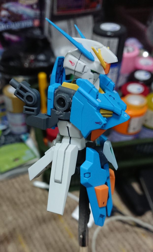 大きな加工は肩の接続方法の変更のみ。
A-Zは胴体側がボールで肩側が受けだったので、胴体側をくりぬいて受けPCを瞬着で。