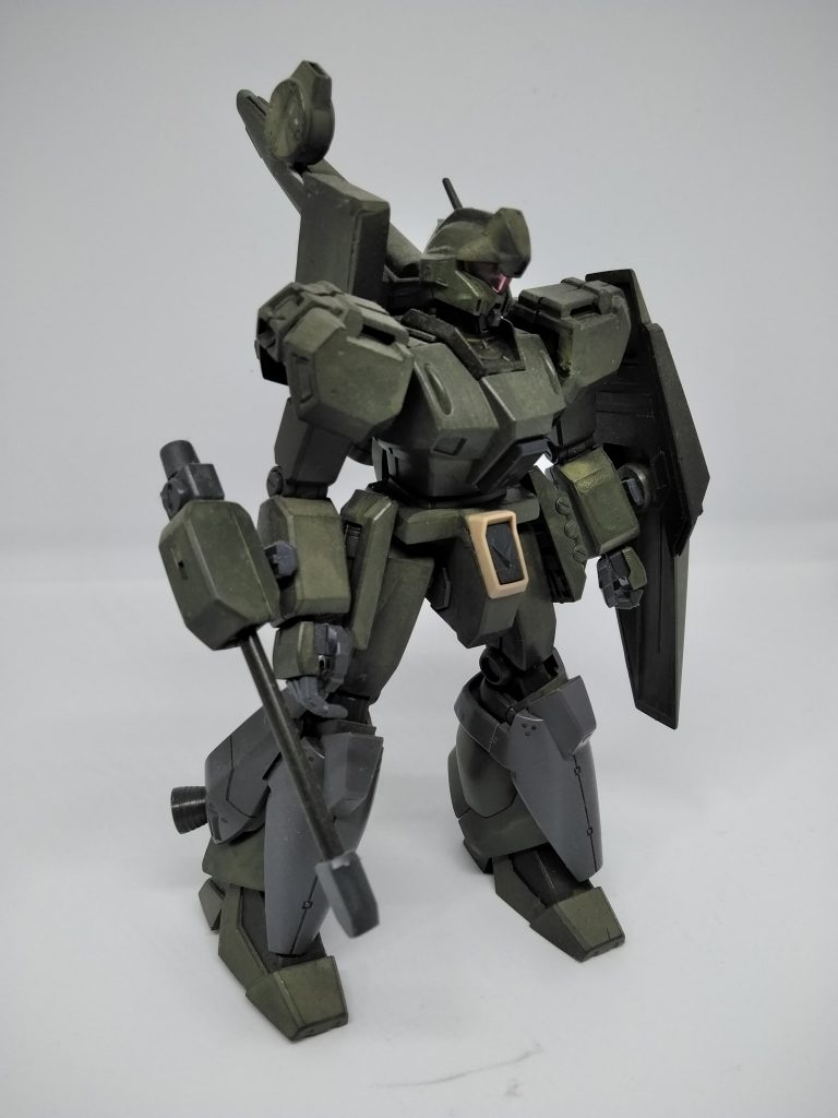 右腕に有線式ビームガンを搭載
後にエースパイロット用にインコム搭載のジェガンを開発する予定だったが予算削減で実現されなかった