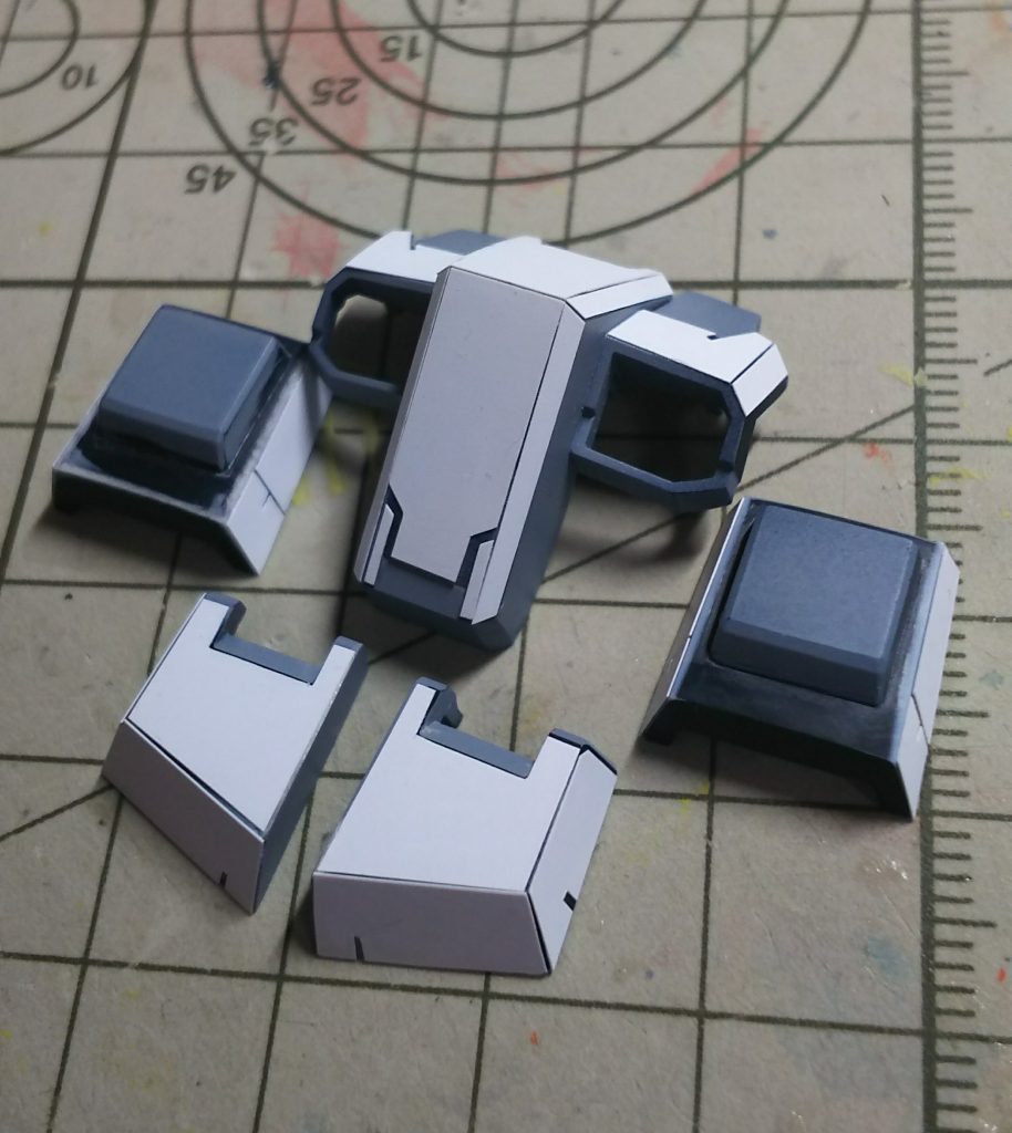 プラバン貼り貼りしてます