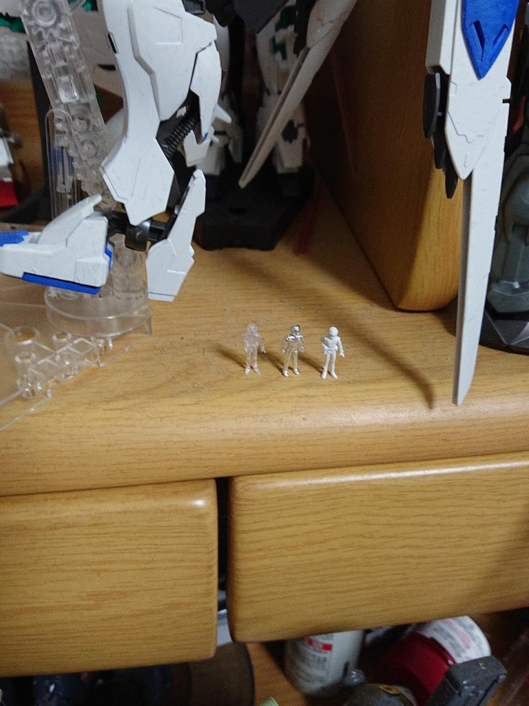 オマケ2
俺は三人居るんだ、これでシャアと言う男もやっつけられる！
(左から順番にver3A賞、ver1メッキ版、ver3B賞付属の物)