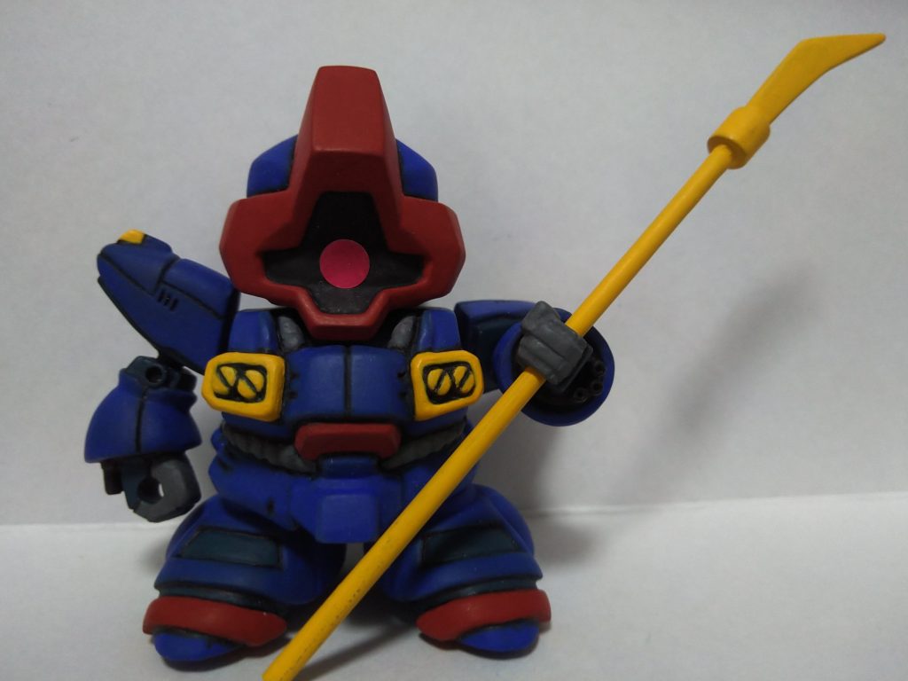 武者ドライセンのキットはドライセンのディフォルメキャラ「ドラクン」としても組める仕様ですが、ドラクンとは別のスタイルを目指して作りました。頭は武者ドライセンの方のパーツを加工、胸の形を変え、足を短くしています。