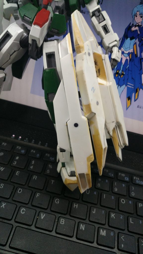 基本はプラバンで作る,それとエポキシ.