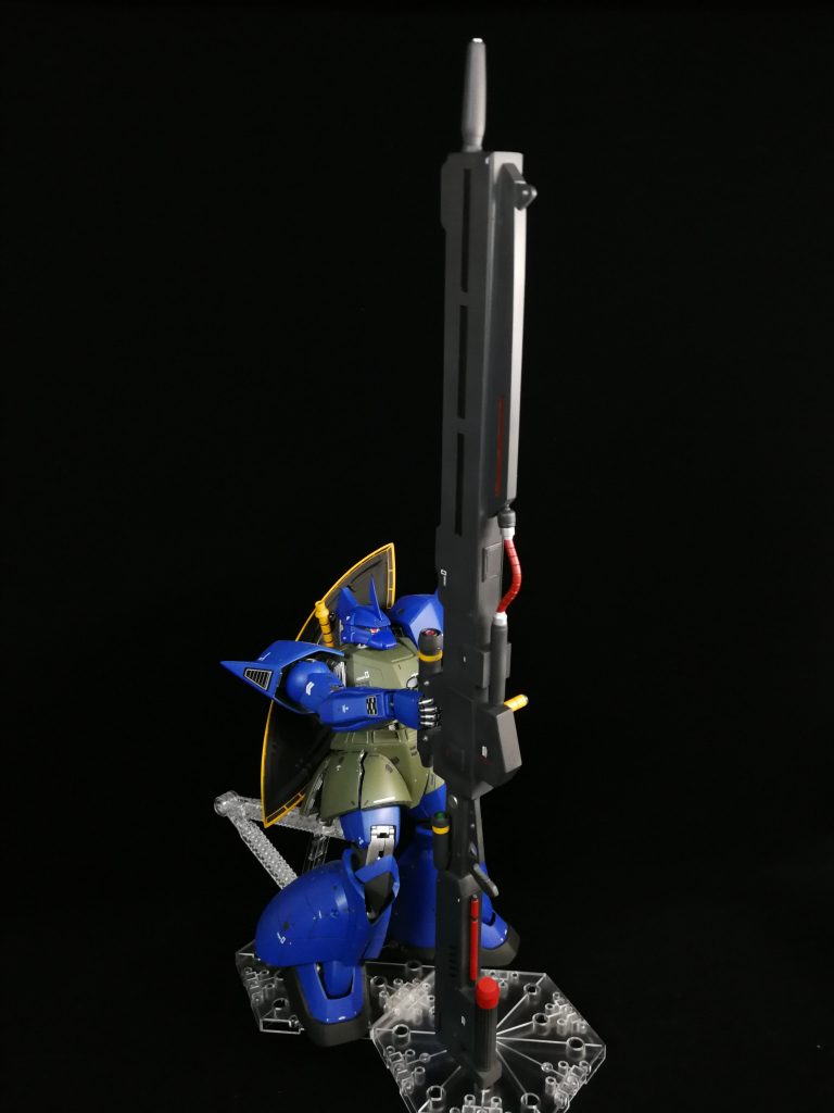 身の丈より長く、MGサイズなのでかなり迫力あります。