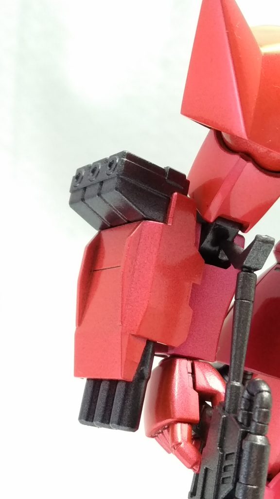 ガンダムに斬られた右腕は、C型の腕に付け替えられてます...