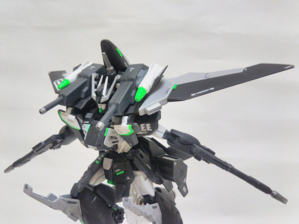 ヘッドバルカン
ショルダーミサイル×2
120mm肩部機関砲