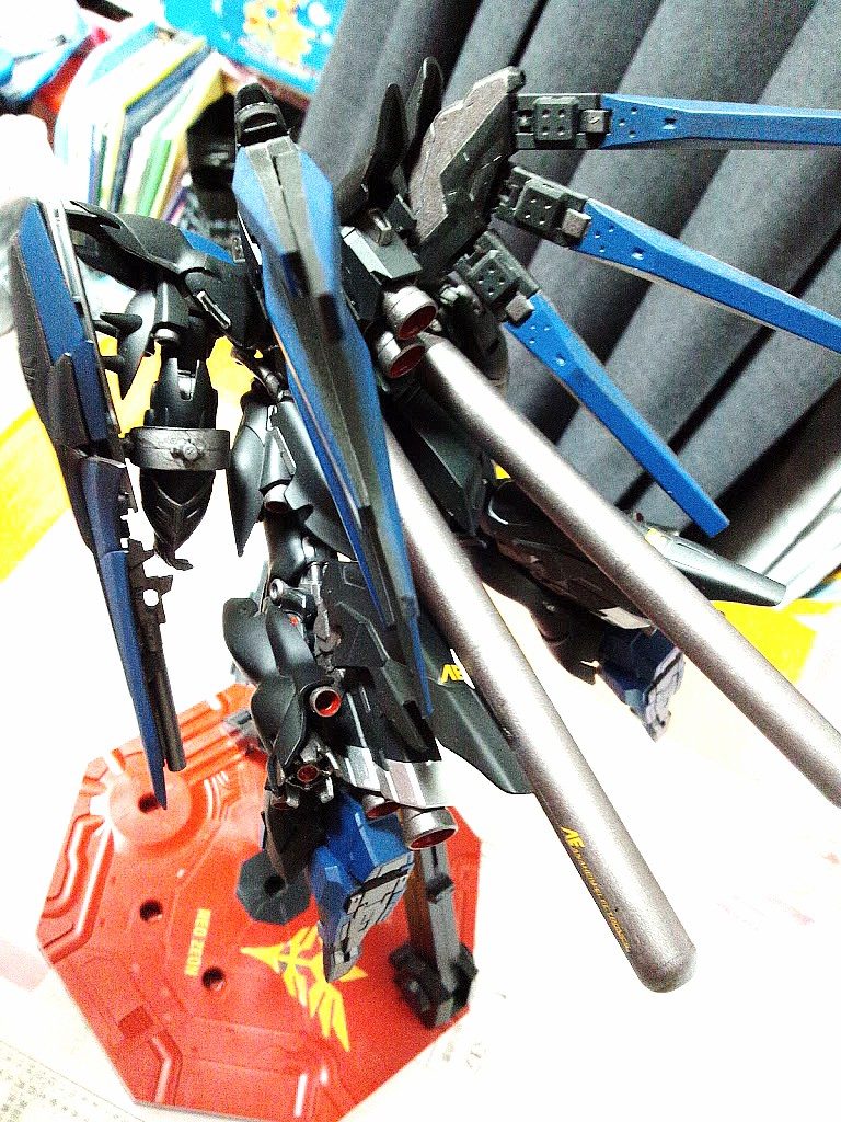 プロペラントタンクの大型化、背中のスラスターをふくら脛に移植して、推進力をキープ出来る様にしました。