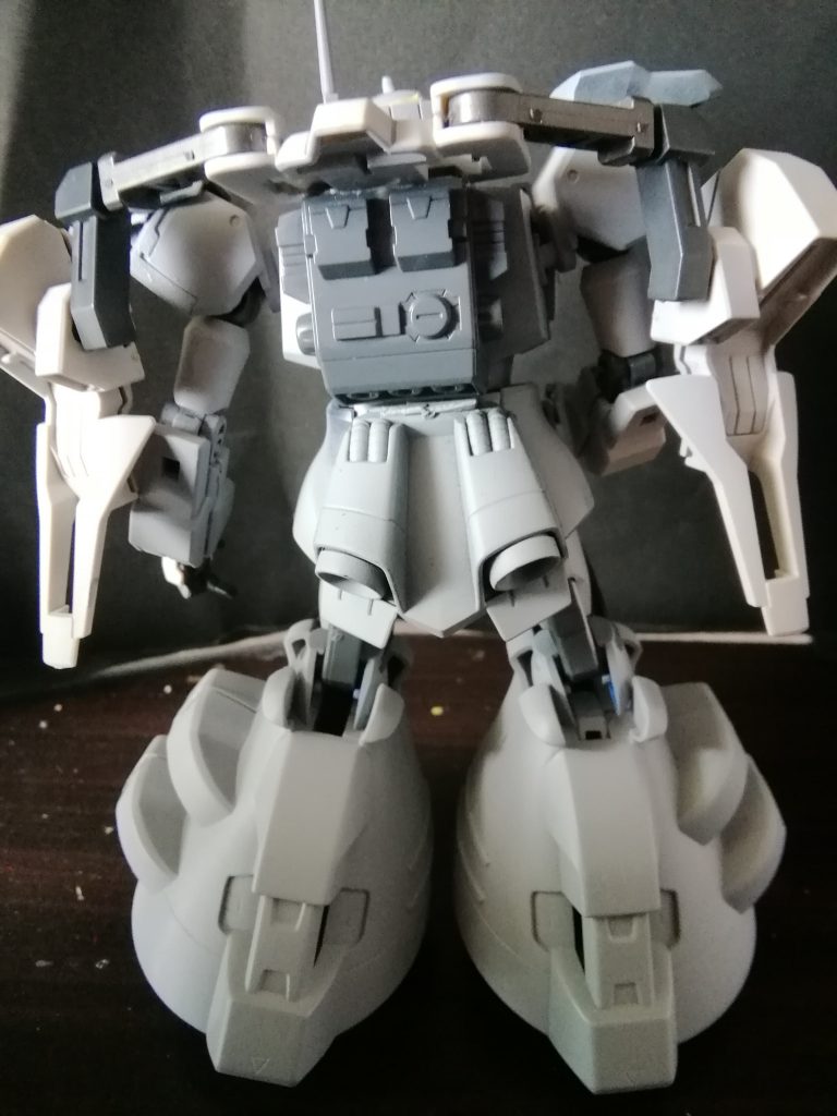 背部ブースターはアームで稼働式