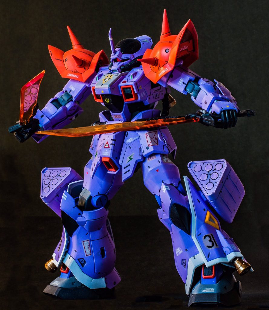 最後にサーベルを構えて!
やっぱりサーベル持ってこそのイフリート改!今回は大満足です!