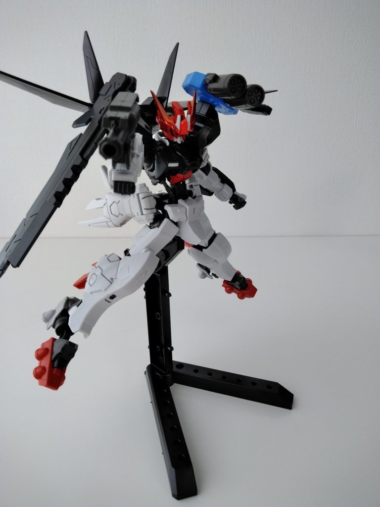 アスタロト系なので武装換装も自由。

リナシメントのシールド部パーツが使いやすく
ガトリングシールドにしました。