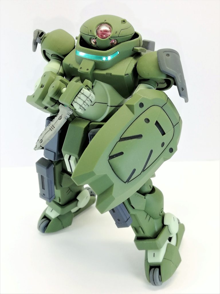 それでも接近された場合はバックパックのキャノン類をすべてパージ、格闘戦に移行する。
ローラーダッシュの機動力で翻弄しプラズマナイフを急所に打ち込むのが狙いであるが、この状態で長く戦うのは不利でしかないため隙を見て逃走も視野に入れる必要がある。