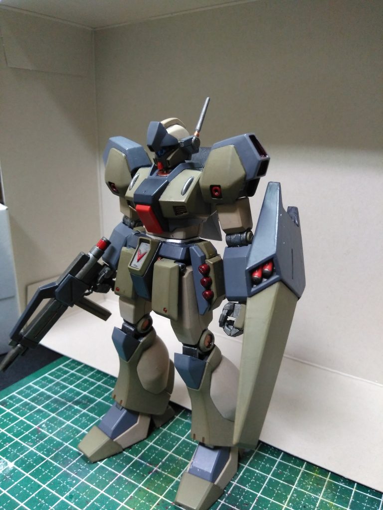 スマホのカメラで失礼します。

腰部フロントアーマーとリアアーマーをつけました。