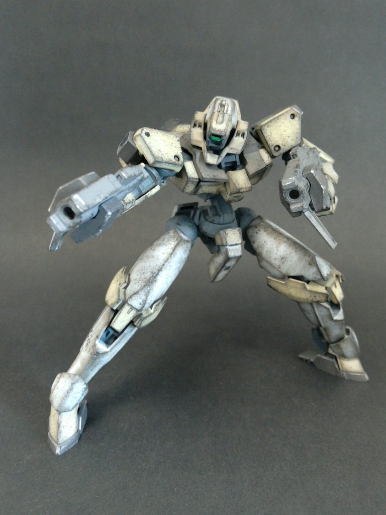 戦闘スタイルはガンカタ